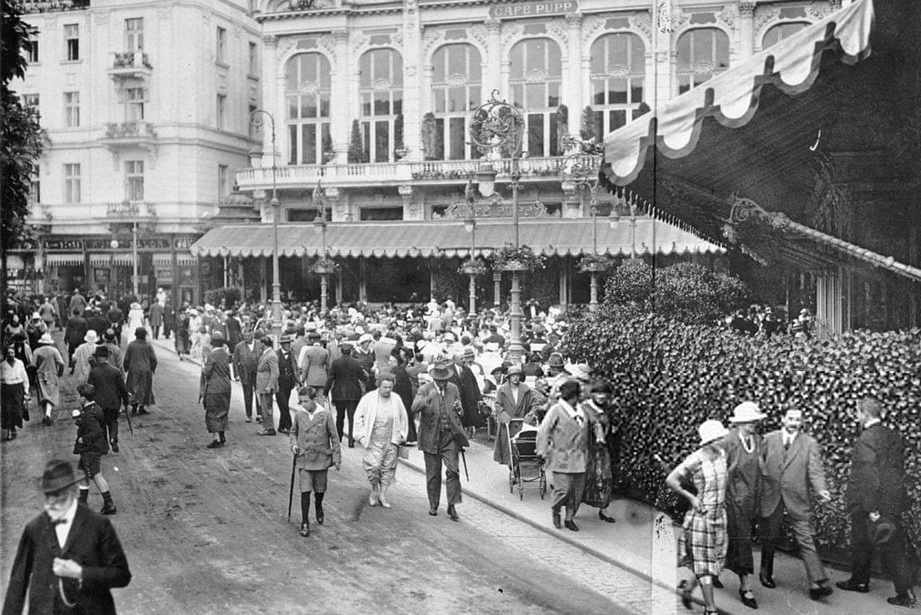 Historic photograph of Grandhotel Pupp and the Teplá embankment, Karlovy Vary