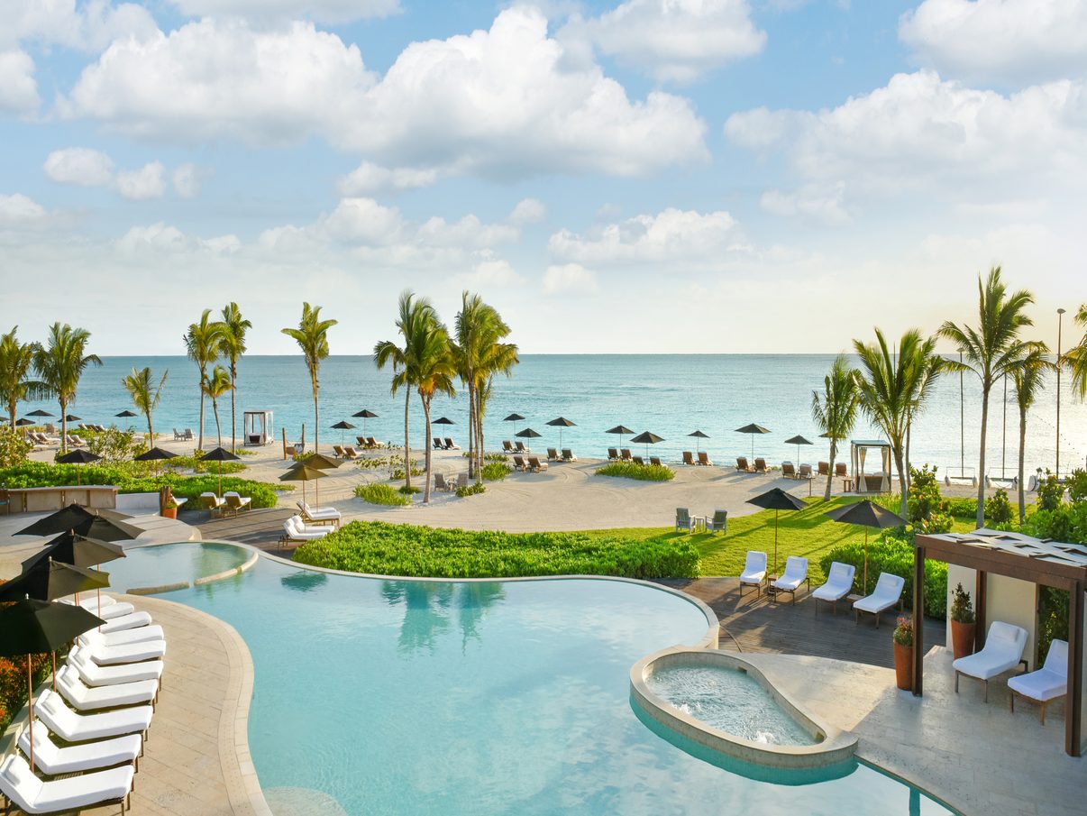 Pool and beach at Punta Bonita restaurant, Rosewood Mayakoba