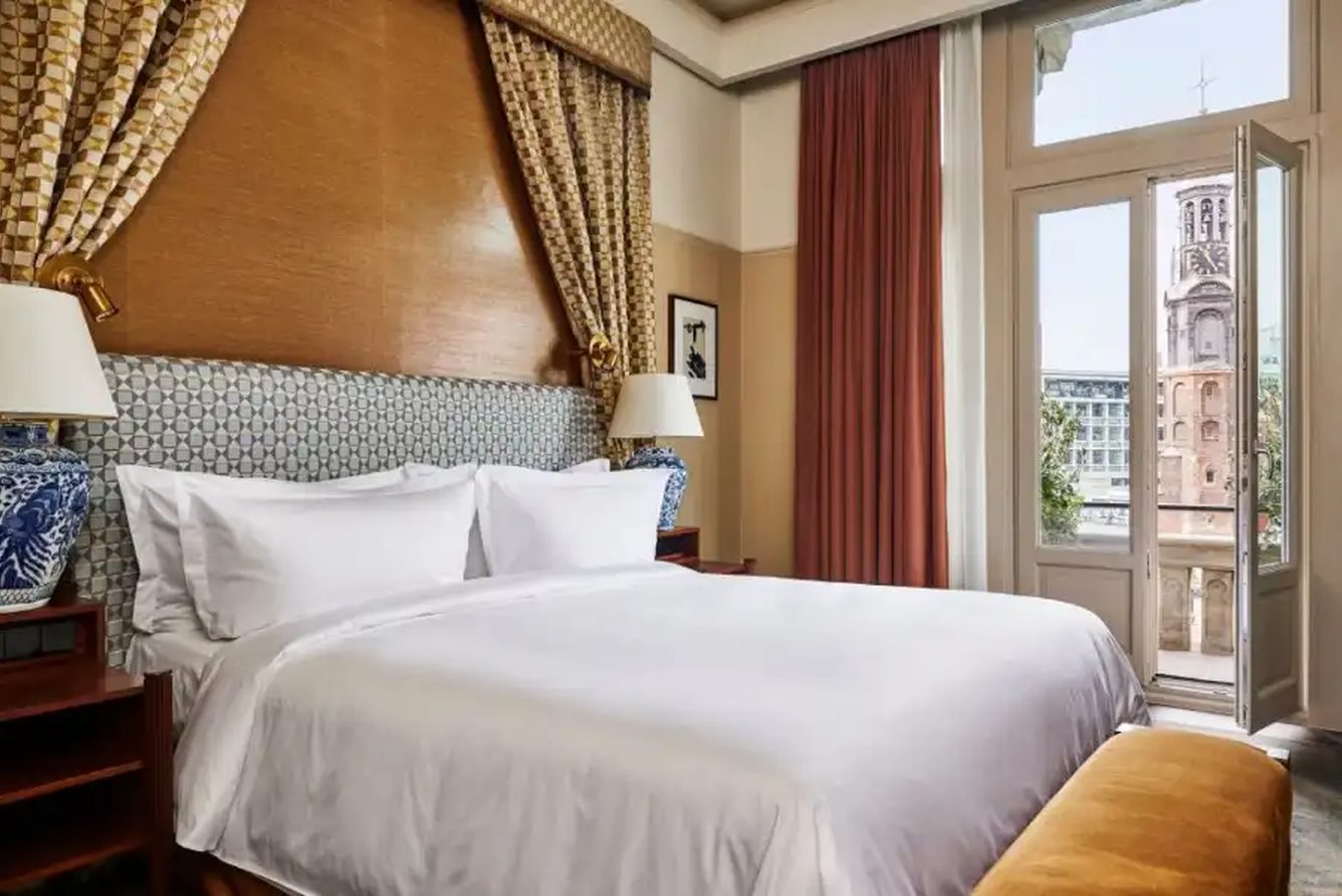 A guest room at De L'Europe Amsterdam, with a view towards the Munttoren